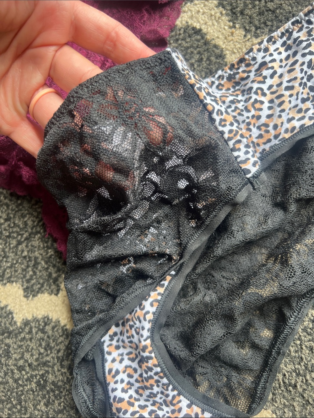 Victoria's Secret cheeky and thong - Picture 4 of 6